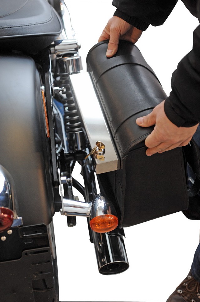 Satteltasche "Vegas" 17 Liter Komplettset passend für HD Dyna - links